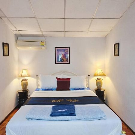 P.California Inter Hostel Nang Rong Экстерьер фото