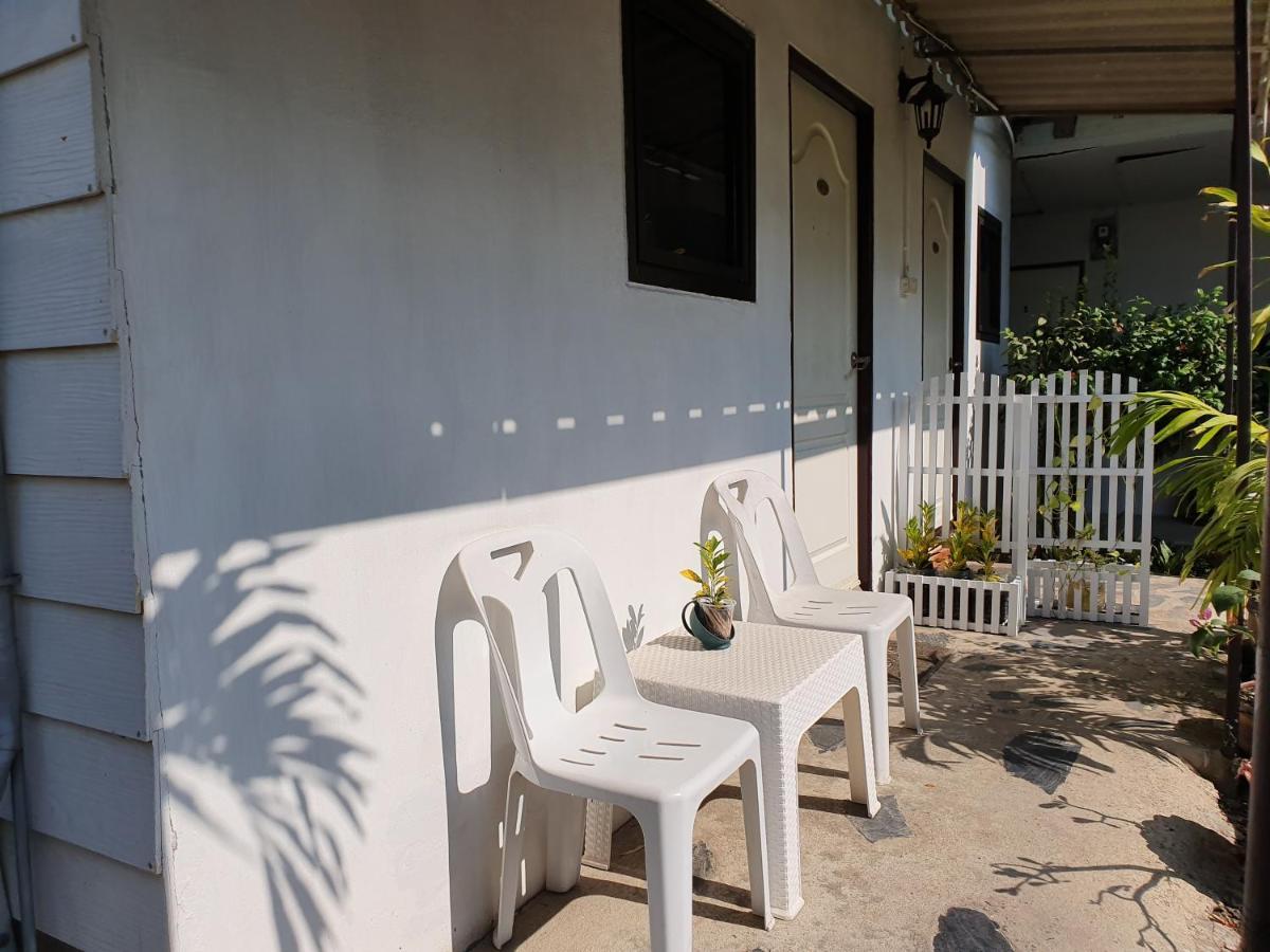 P.California Inter Hostel Nang Rong Экстерьер фото