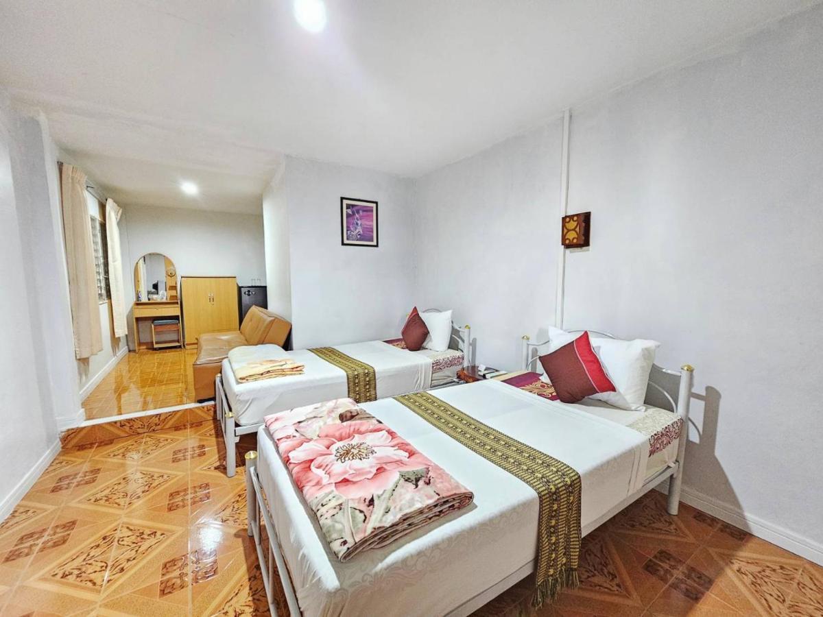 P.California Inter Hostel Nang Rong Экстерьер фото