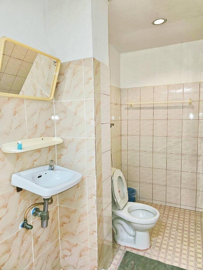 P.California Inter Hostel Nang Rong Экстерьер фото