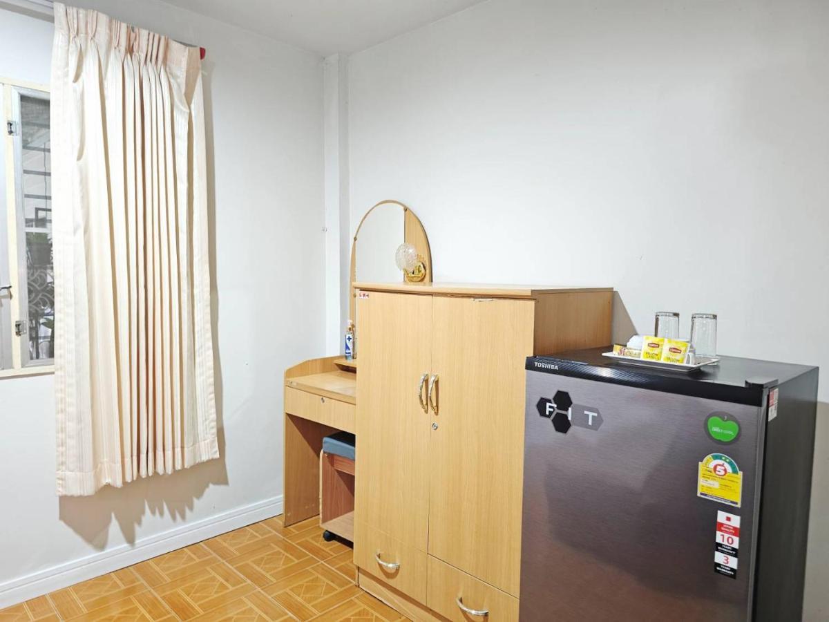 P.California Inter Hostel Nang Rong Экстерьер фото
