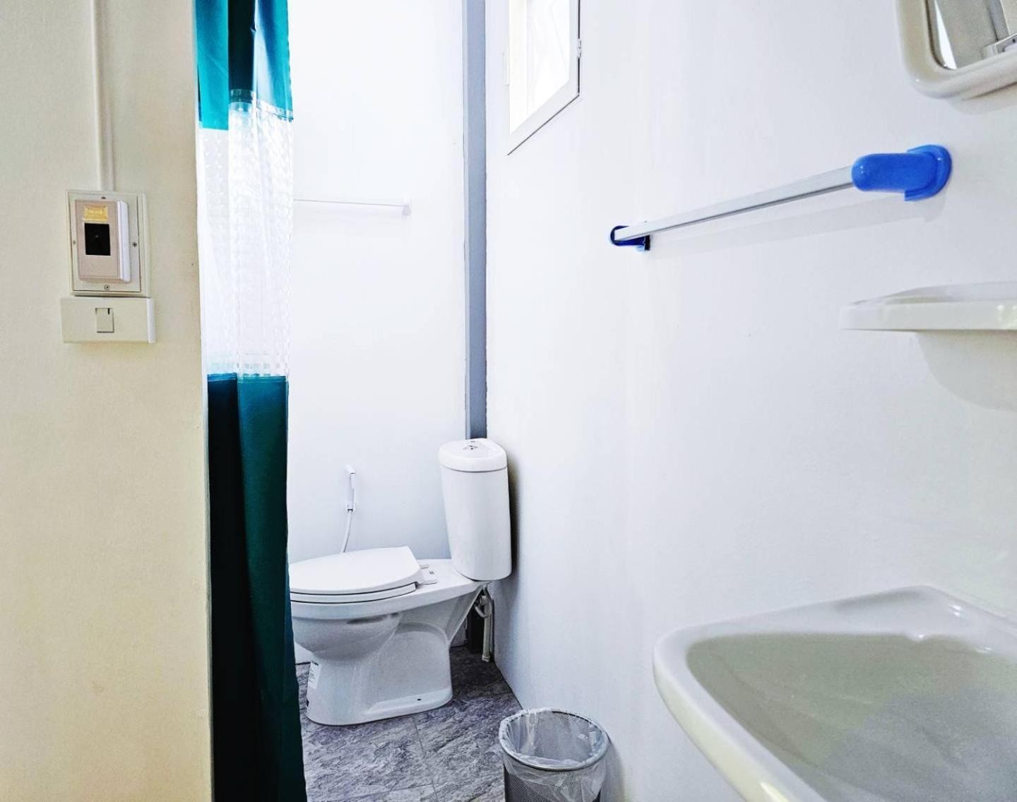 P.California Inter Hostel Nang Rong Экстерьер фото