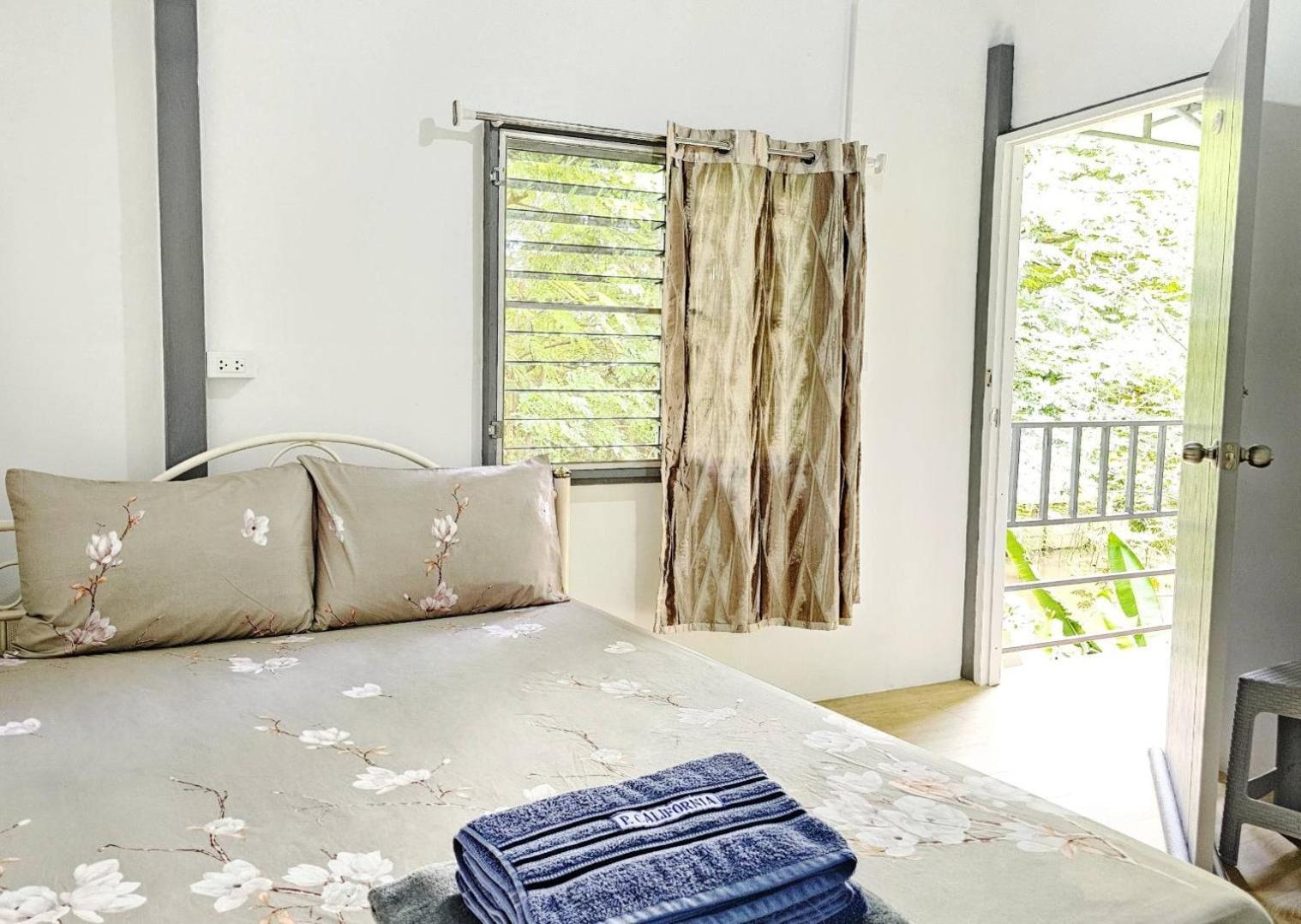 P.California Inter Hostel Nang Rong Экстерьер фото