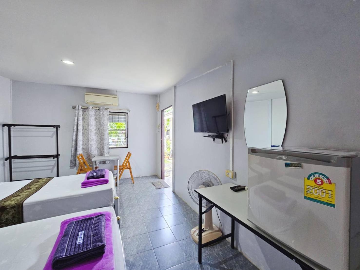P.California Inter Hostel Nang Rong Экстерьер фото