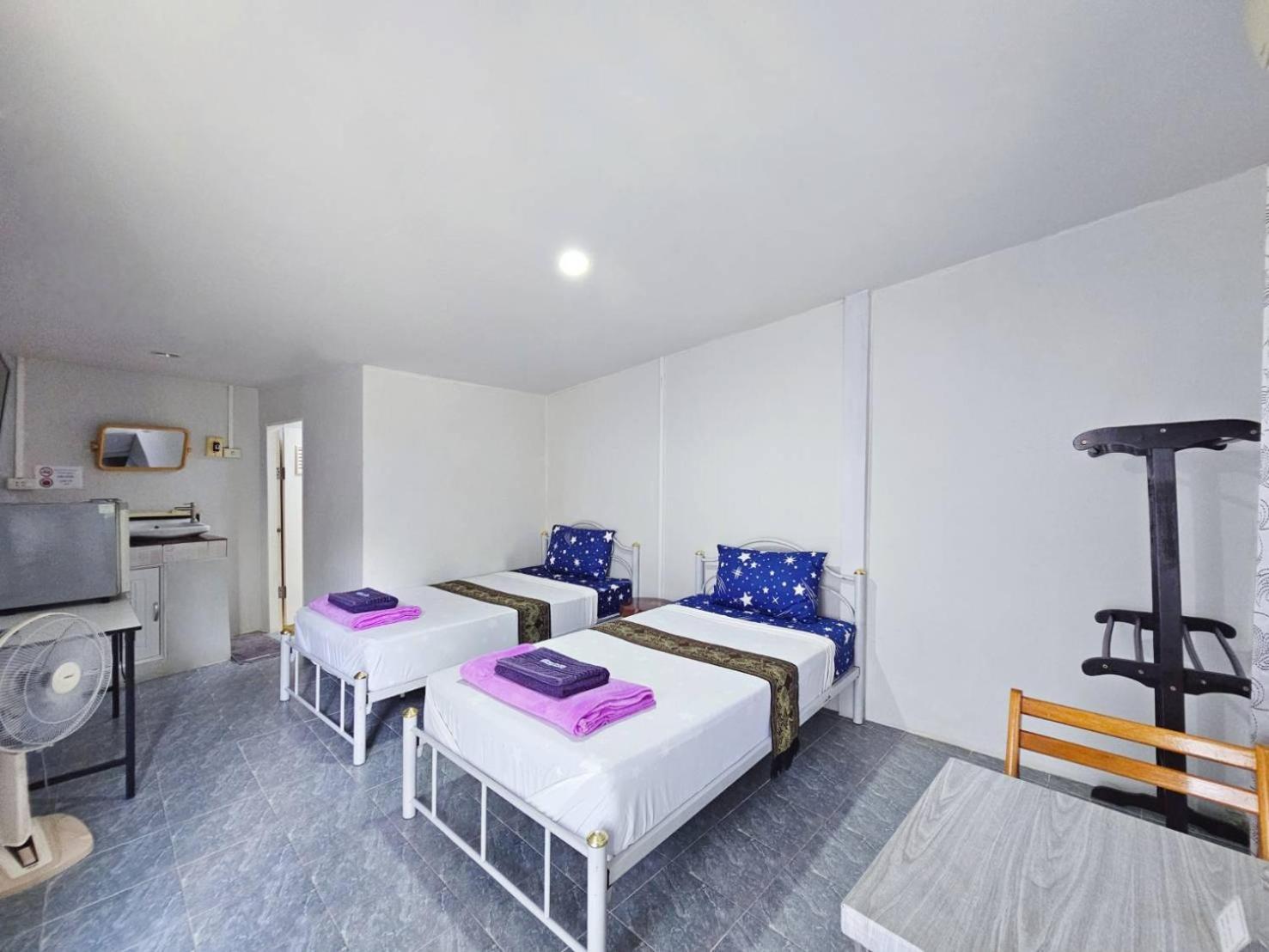 P.California Inter Hostel Nang Rong Экстерьер фото