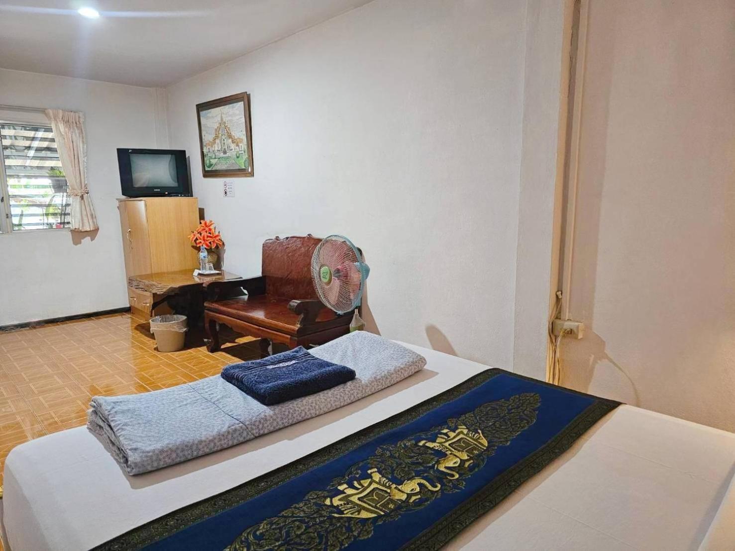 P.California Inter Hostel Nang Rong Экстерьер фото