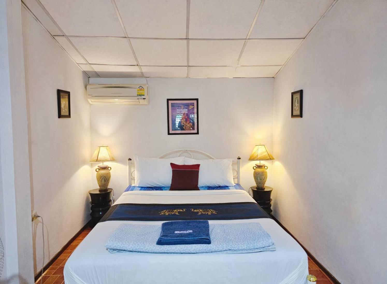 P.California Inter Hostel Nang Rong Экстерьер фото