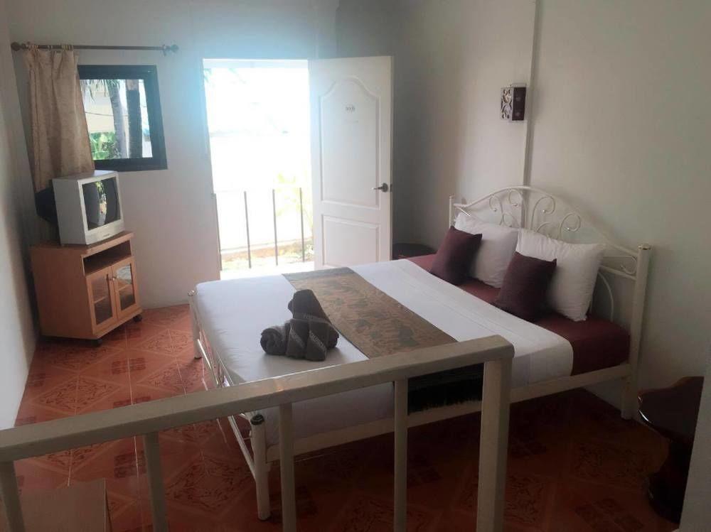 P.California Inter Hostel Nang Rong Экстерьер фото