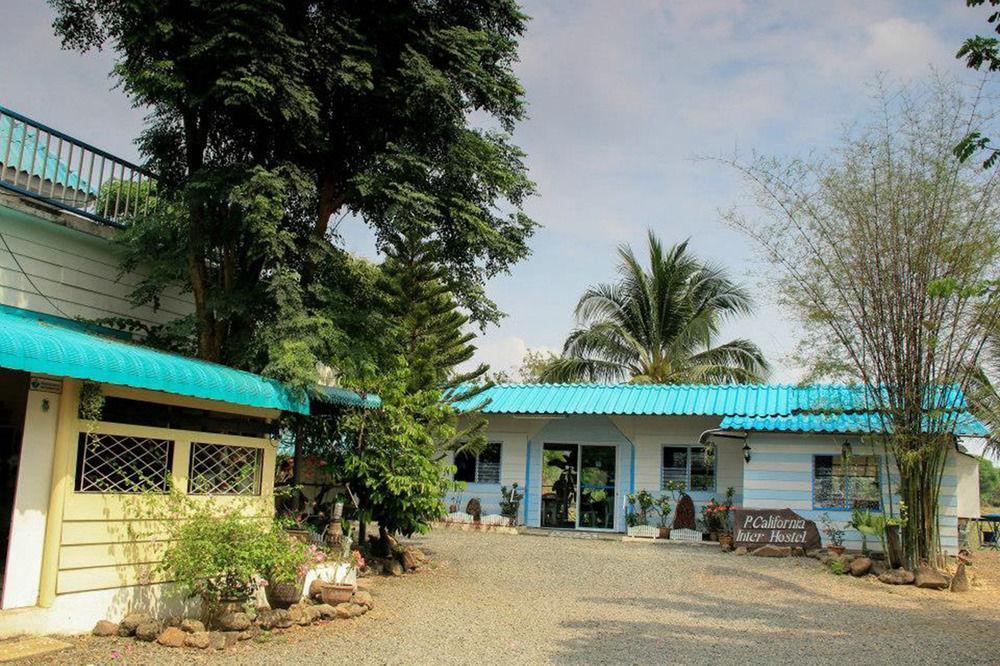 P.California Inter Hostel Nang Rong Экстерьер фото