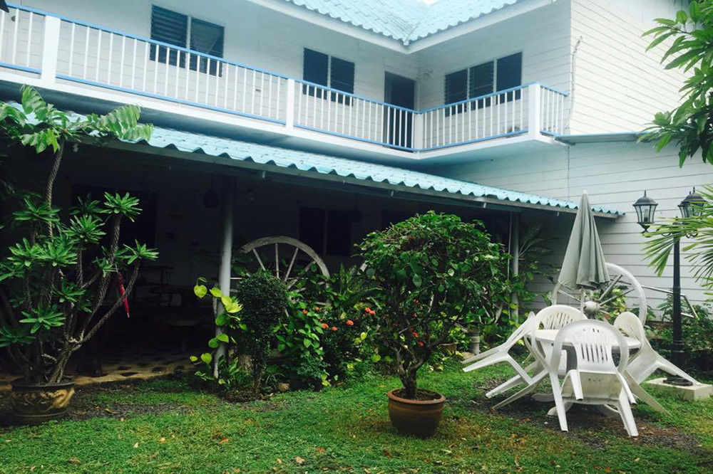 P.California Inter Hostel Nang Rong Экстерьер фото