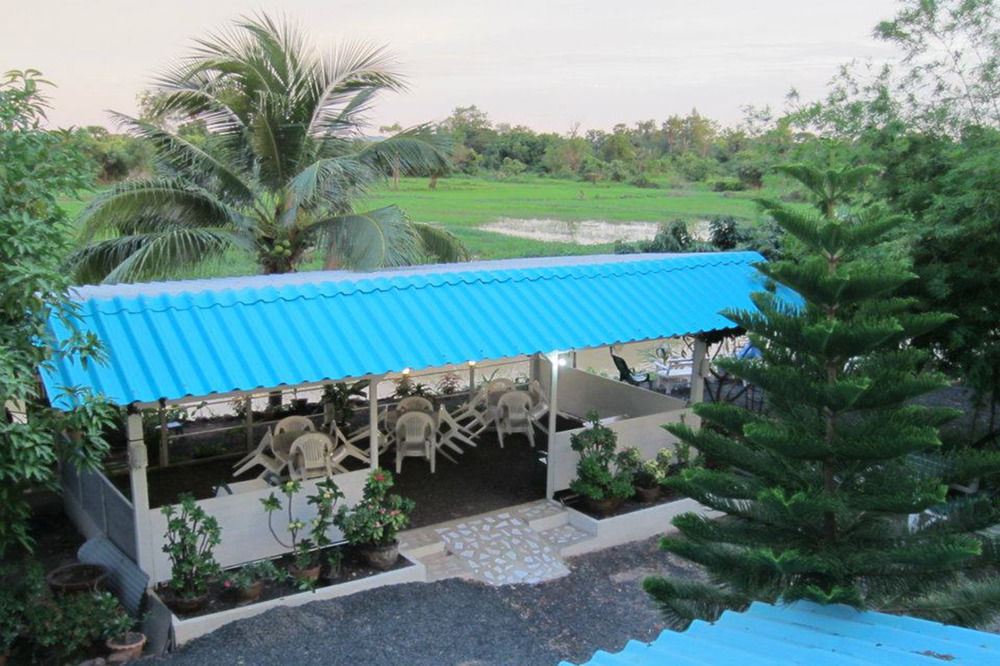 P.California Inter Hostel Nang Rong Экстерьер фото