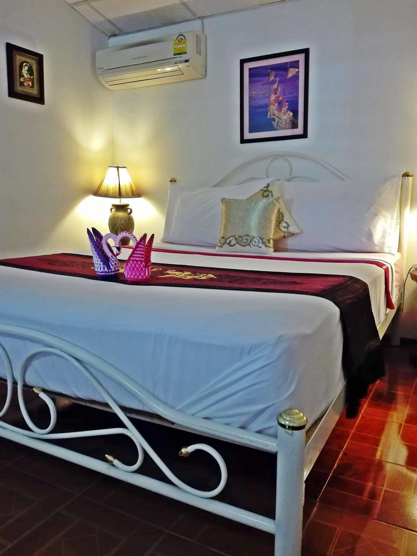 P.California Inter Hostel Nang Rong Экстерьер фото