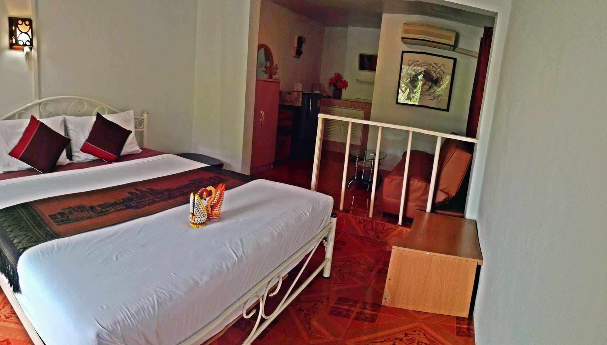 P.California Inter Hostel Nang Rong Экстерьер фото