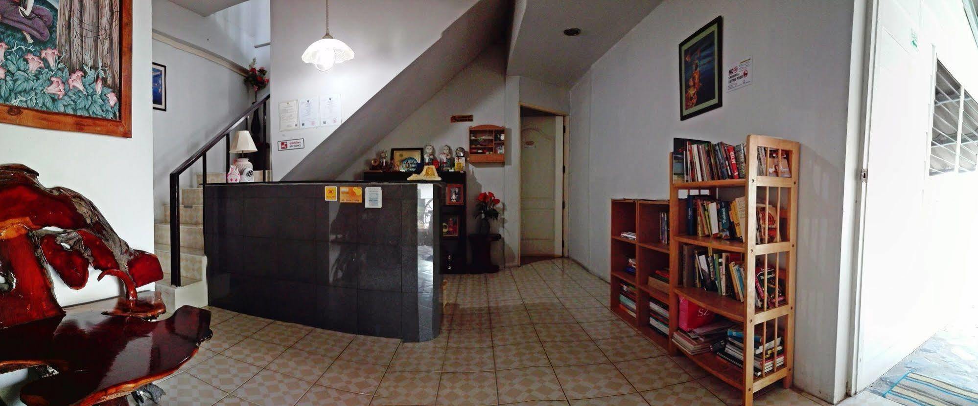 P.California Inter Hostel Nang Rong Экстерьер фото