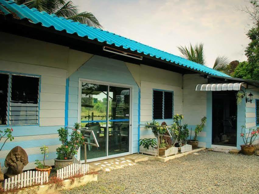 P.California Inter Hostel Nang Rong Экстерьер фото