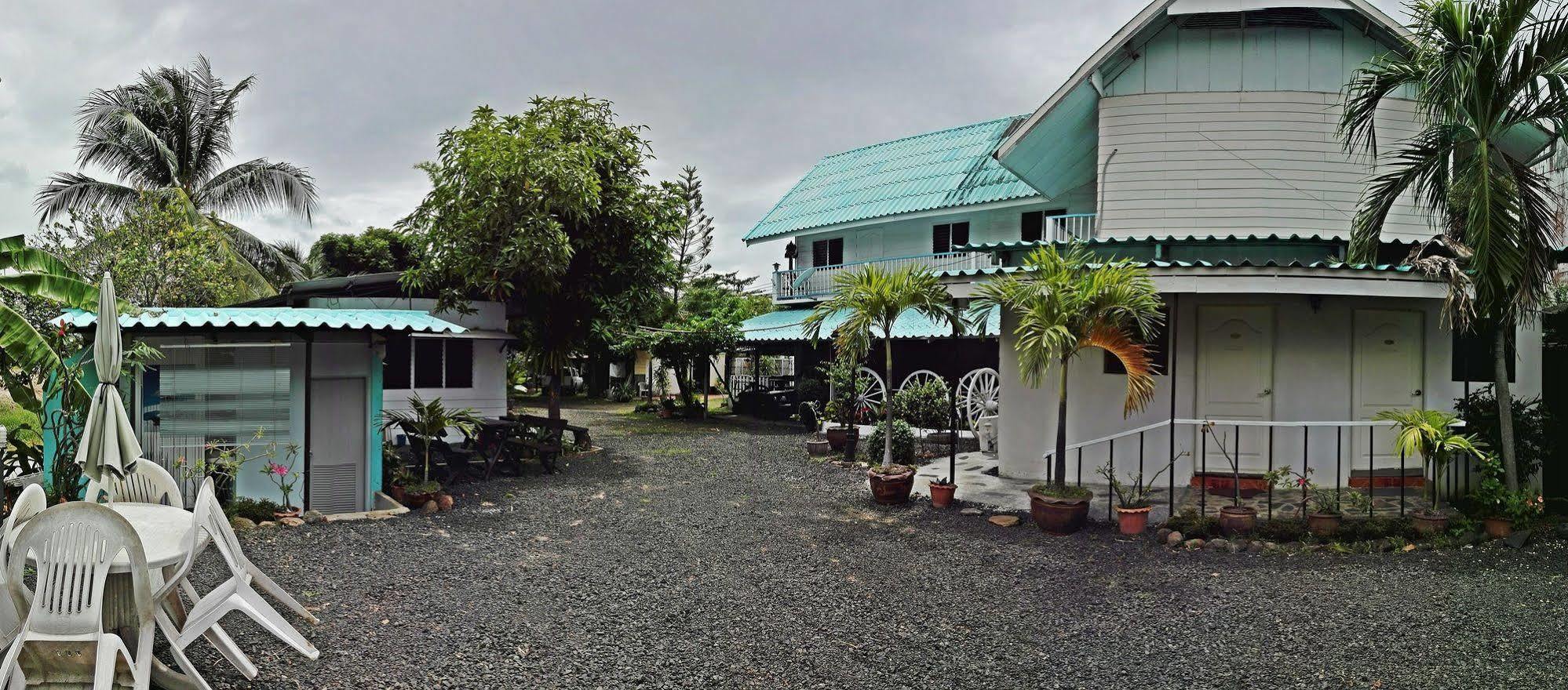 P.California Inter Hostel Nang Rong Экстерьер фото